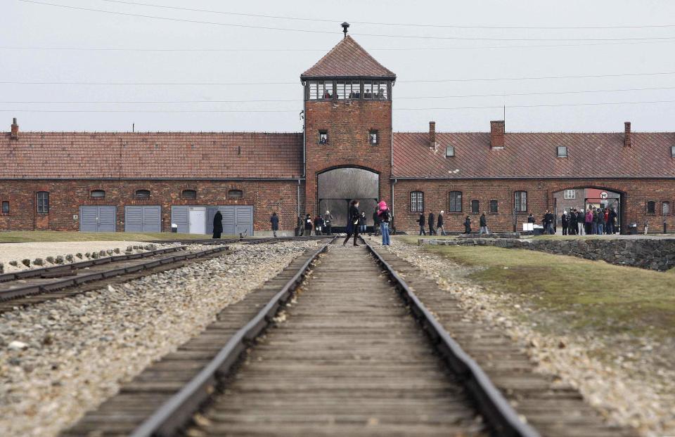 Déplacement des élu.e.s à Auschwitz-Birkenau : « Nous devons pouvoir continuer d’accompagner les lycéen.ne.s »